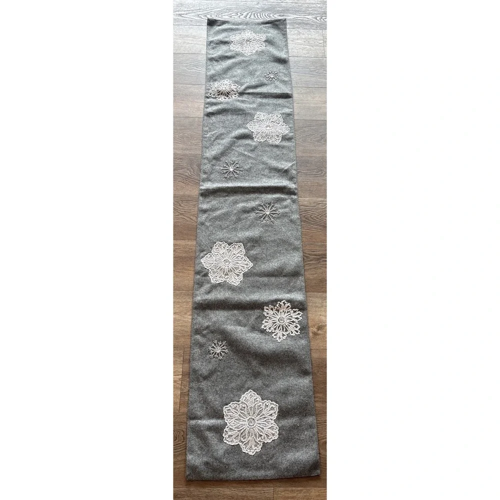 Pier One ANS Snowflake Table Runner Gray & White 14
